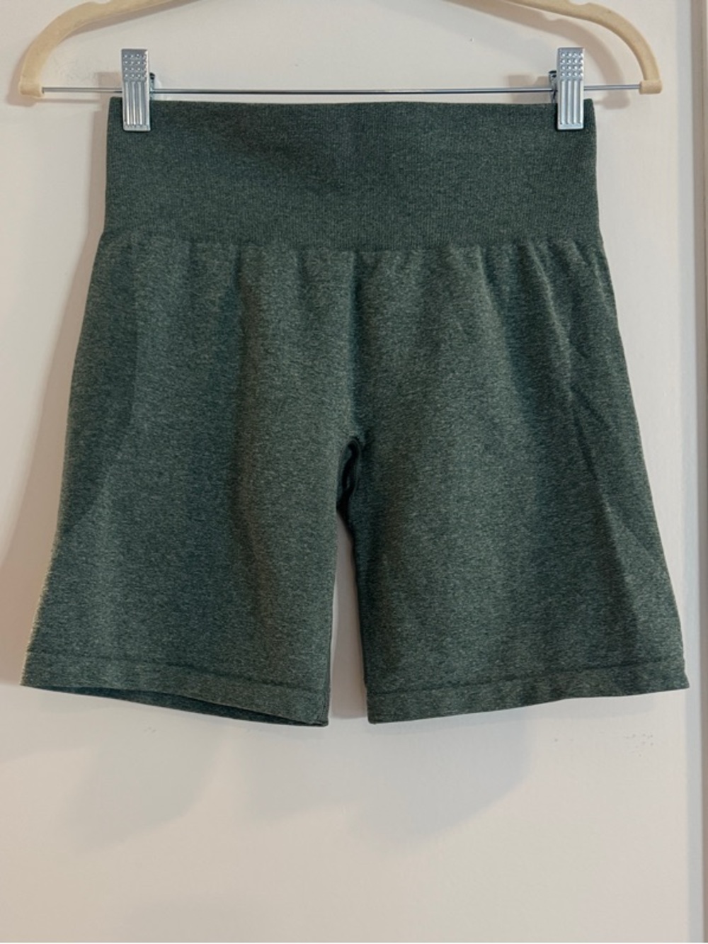 NVGTN Contour Seamless Shorts in Forest Green | Size Medium - Picture 3 of 5